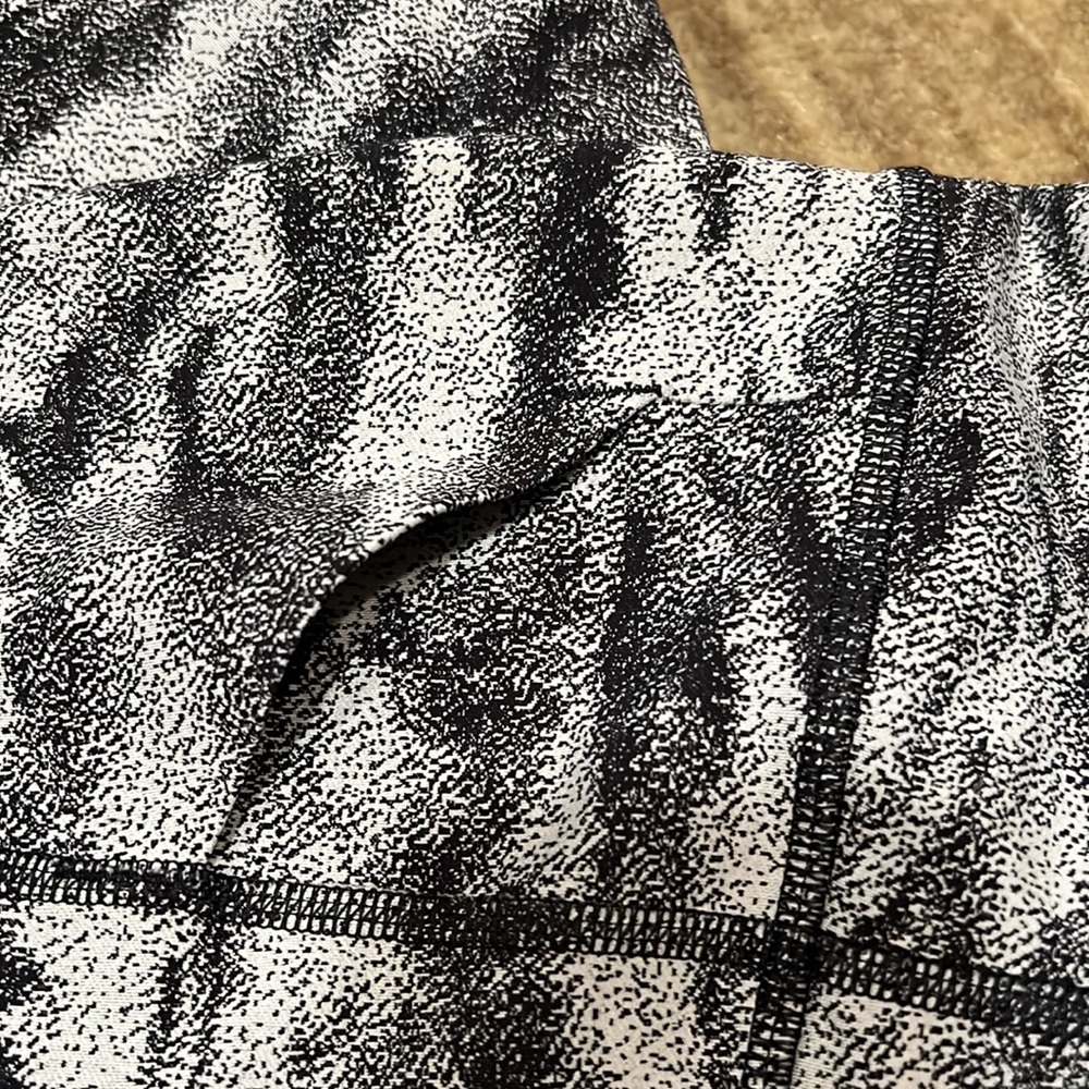Lululemon Crop Leggings Gray Black Space Dye Athletic Pants Size 8 - Picture 5 of 5
